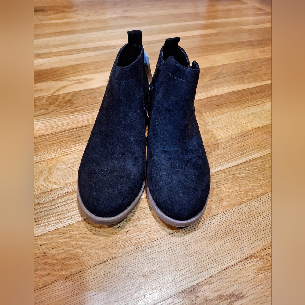 Time and Tru Memory Foam NWT Core Ankle Black Booties Sz 7